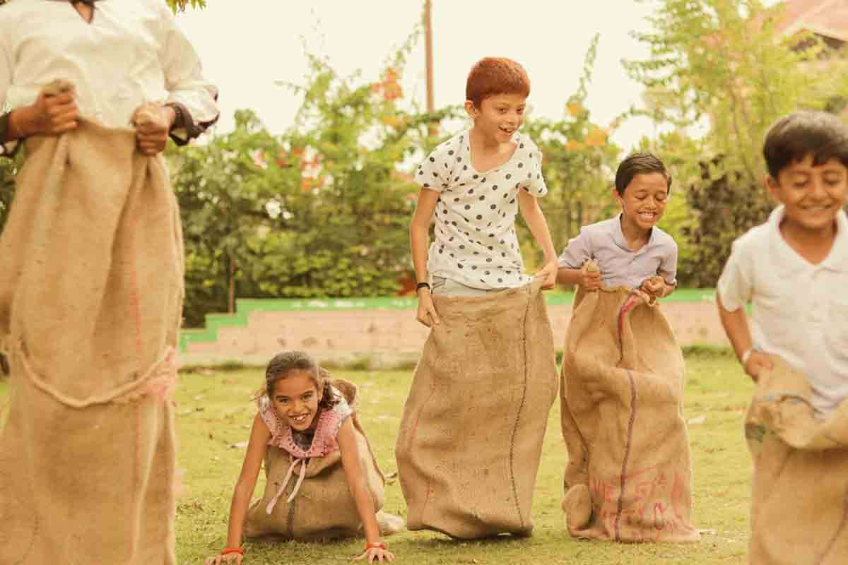 the-top-outdoor-party-games-for-family-fun-familyeducation